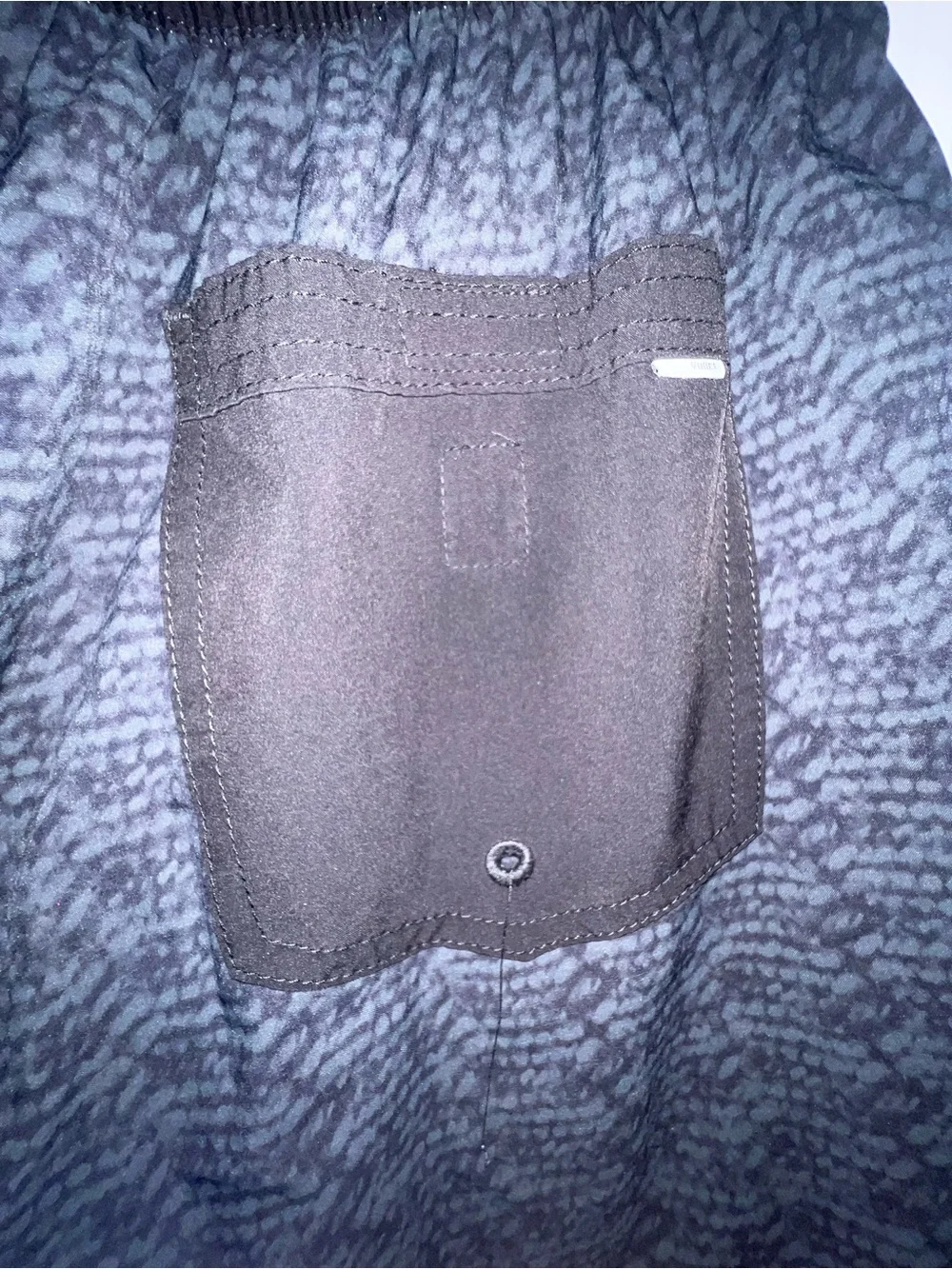 Vuori Men’s Kore 7” Lined Shorts Black Gray Pattern Performance Athletic